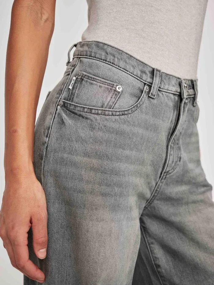 DL1961 Boyfriend Relaxed Women Zoie Wide Leg Relaxed 32034 Jeans