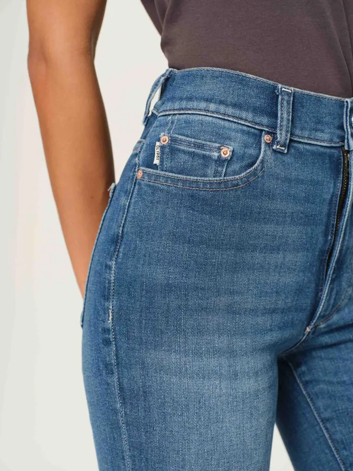 DL1961 Instasculpt Women Halle Straight High Rise Instasculpt 29034 Jeans