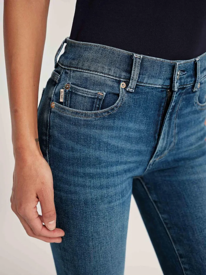 DL1961 Straight Women Mara Straight Mid Rise Instasculpt Ankle Jeans