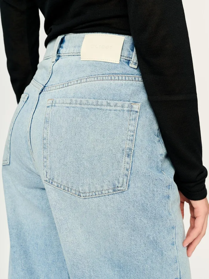 DL1961 Wide Women Taylor Barrel Ultra High Rise 32034 Jeans