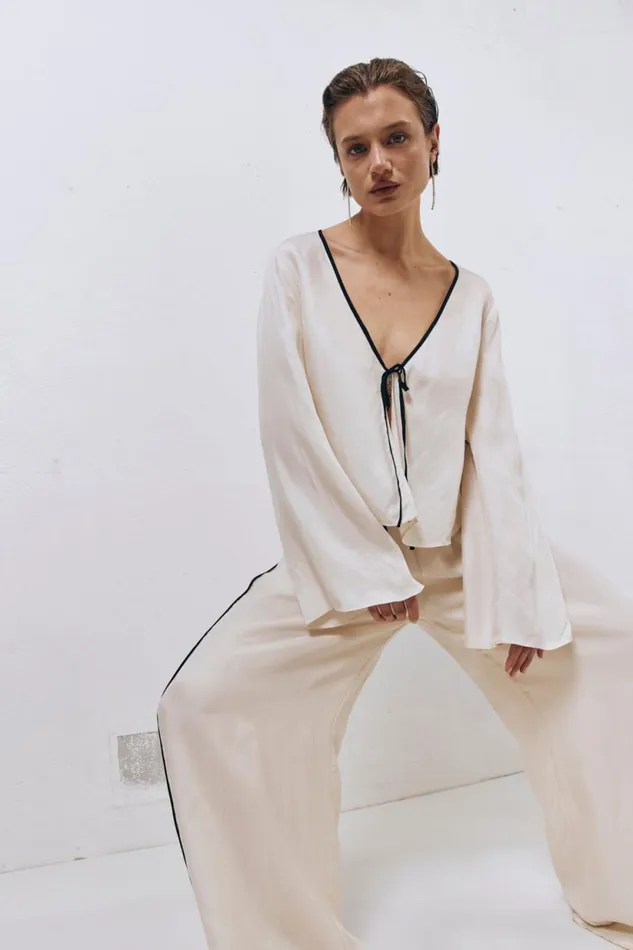 Women VRG GRL Long Sleeve Moonscapes Tie Front Top Cream