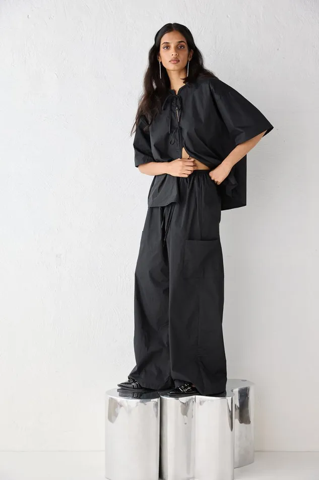 Women VRG GRL Pants Amaya Pants Black