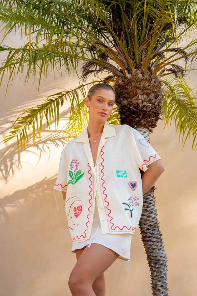 Women VRG GRL Short Sleeve Flora On Film Linen Shirt Cream