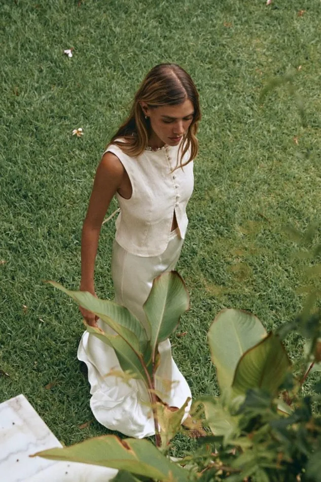 Women VRG GRL Sleeveless Celeste Linen Top Cream Women VRG GRL Sleeveless Celeste Linen Top Cream