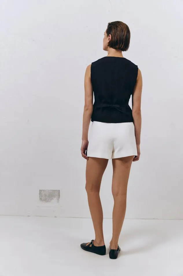 Women VRG GRL Sleeveless Italian Streets Linen Vest Black Women VRG GRL Sleeveless Italian Streets Linen Vest Black