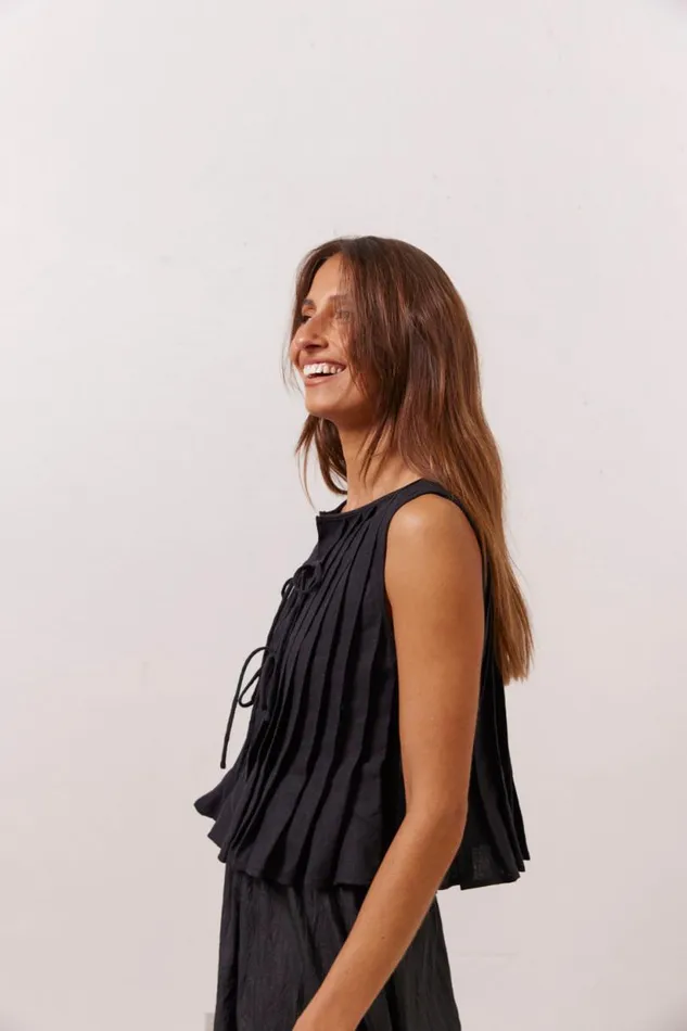 Women VRG GRL Sleeveless Valeria Linen Top Black Women VRG GRL Sleeveless Valeria Linen Top Black
