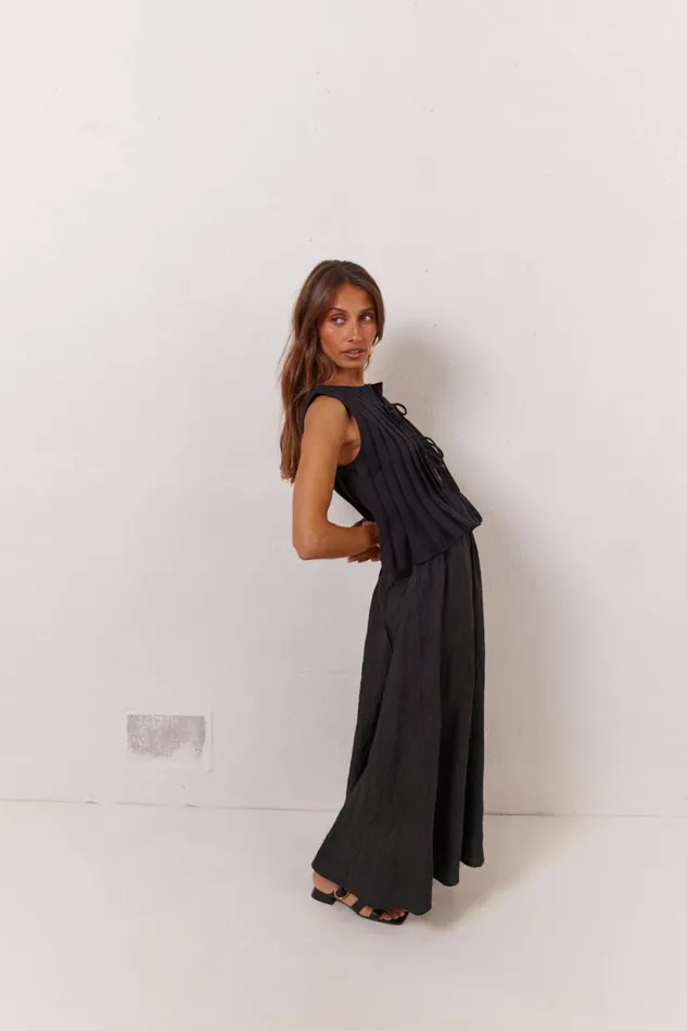 Women VRG GRL Sleeveless Valeria Linen Top Black Women VRG GRL Sleeveless Valeria Linen Top Black